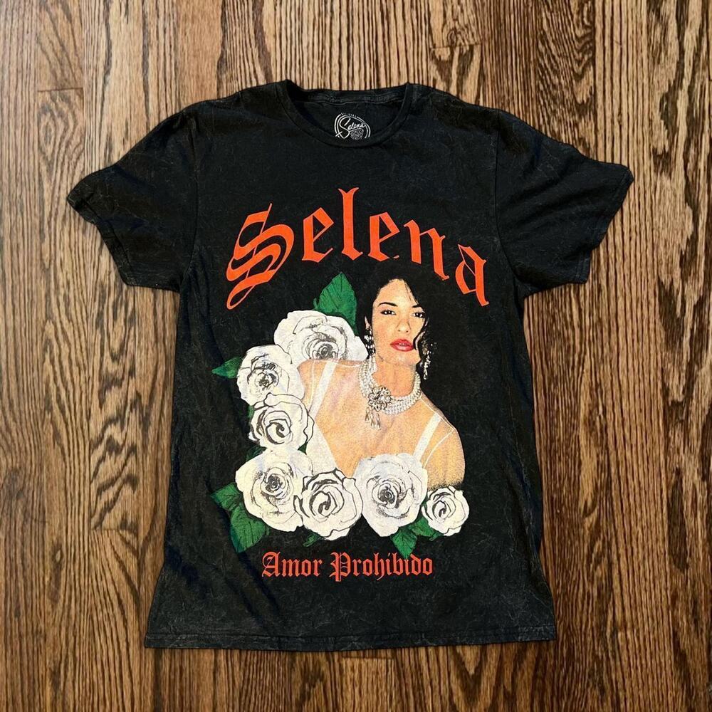 Selena black t shirt size small